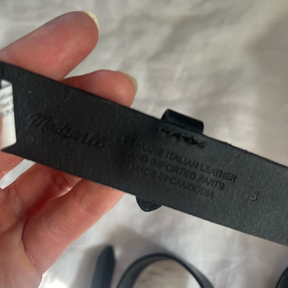 Madewell Black Leather Belt with Gold Buckle - Picture 4 of 4